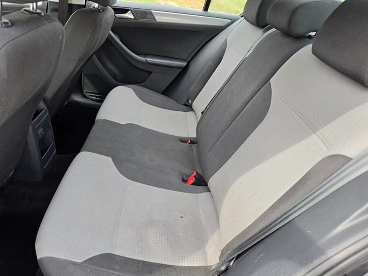 #25322-•-2017-volkswagen-jetta-passenger-car-image-56