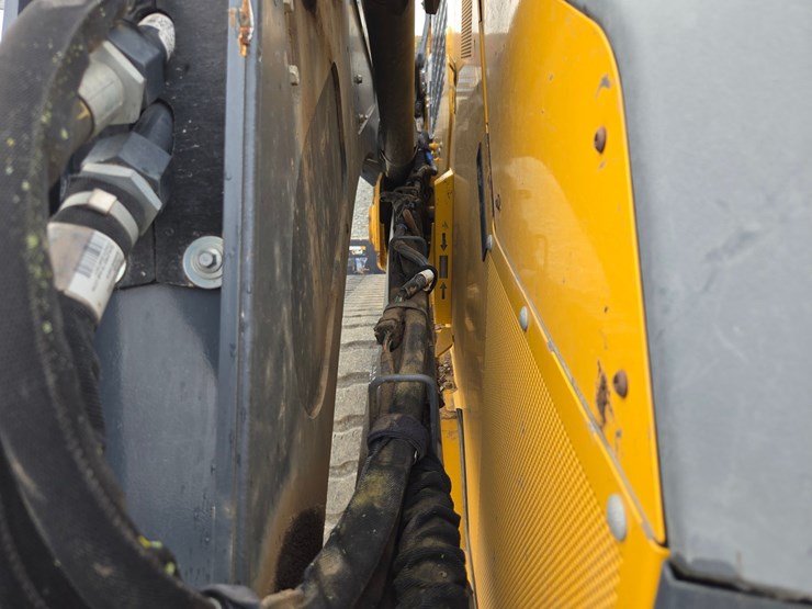 2020-deere-331g-image-24