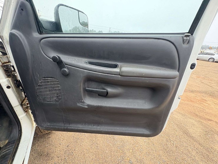 2001-dodge-ram-3500-image-15