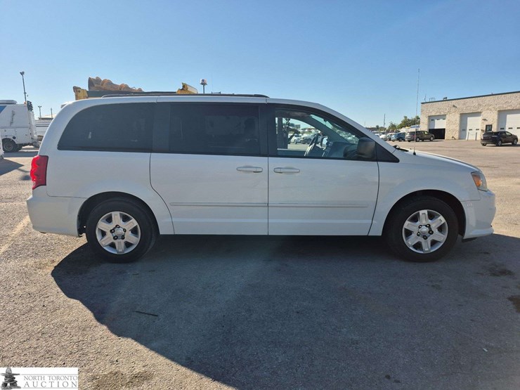 2011-dodge-grand-caravan-se-image-4