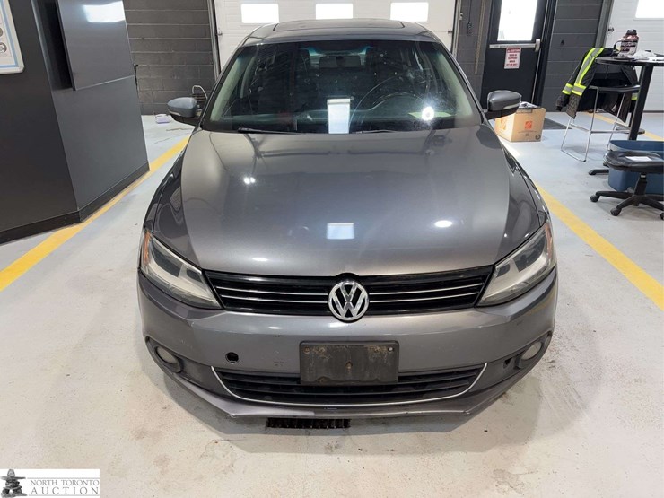 2014-volkswagen-jetta-se-4dr-sedan-6a-image-2