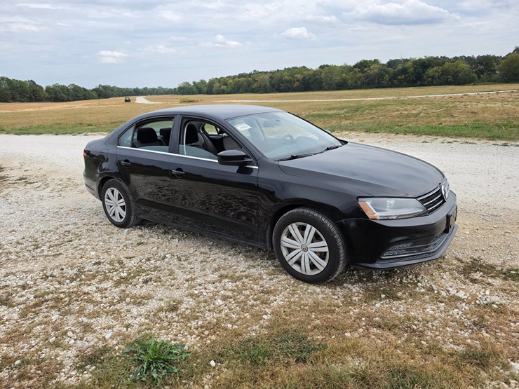 #25322-•-2017-volkswagen-jetta-passenger-car-image-18