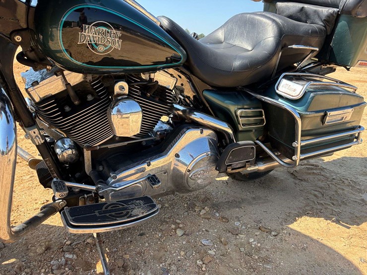 2002-harley-davidson-classic-motorcycle-(64,181-miles)-image-17