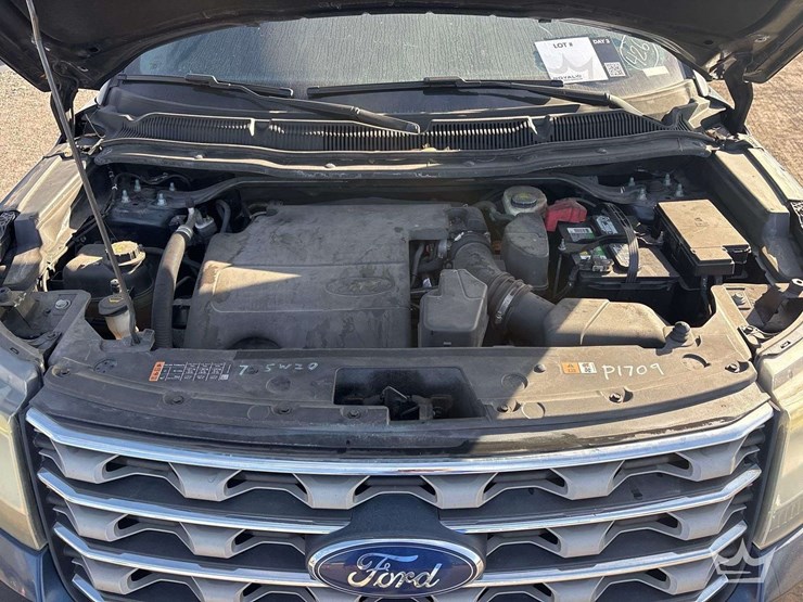 2017-ford-explorer-image-6