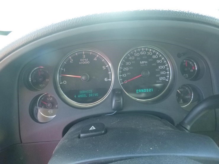2007-chevrolet-suburban-image-14