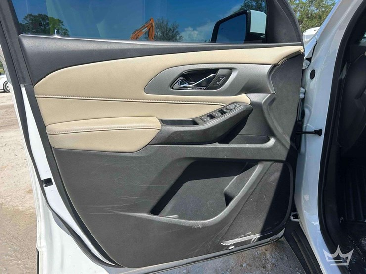 2022-chevrolet-traverse-image-11