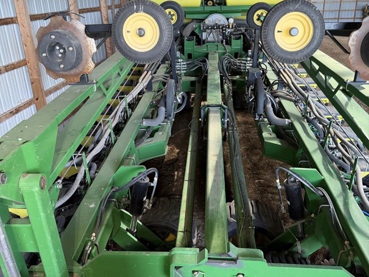 2013-john-deere-db60-image-52