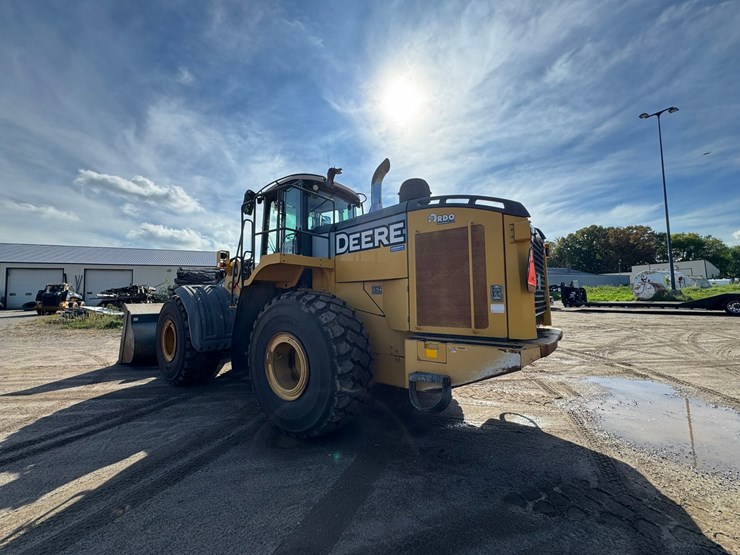 deere-744k-image-3