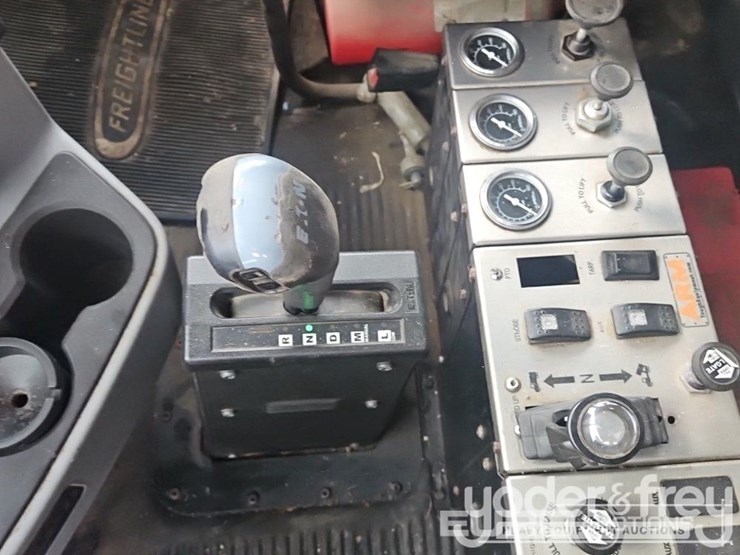 2019-freightliner-122sd-image-45