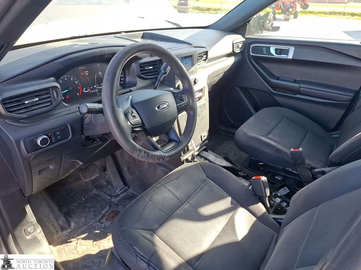 2020-ford-explorer-image-10
