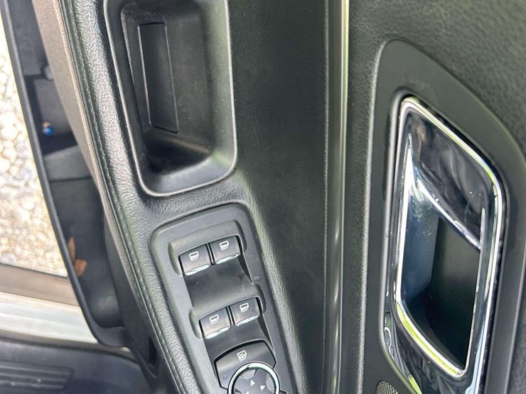 2016-ford-explorer-image-12