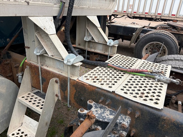 2009-caterpillar-c13-image-19