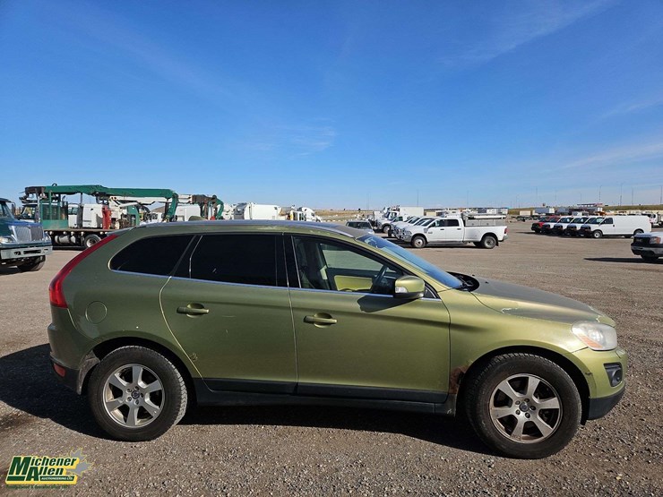 2010-volvo-xc60-image-6