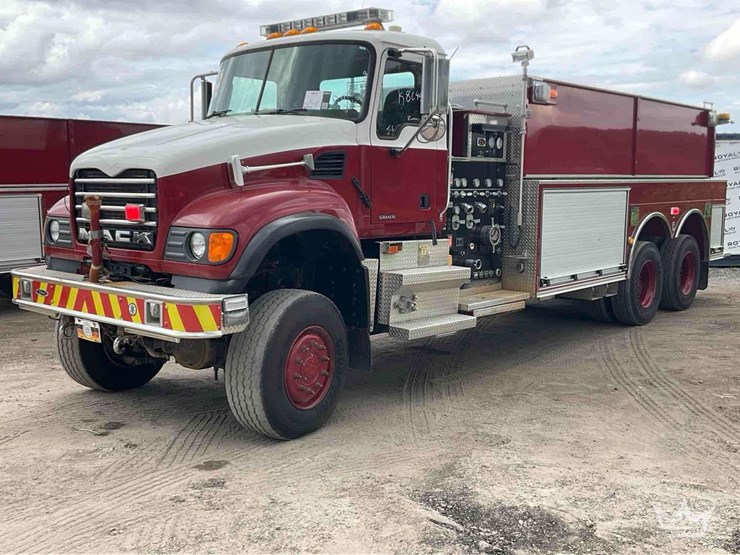 2004-mack-granite-cv713-image-1