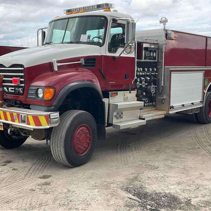 2004 MACK GRANITE CV713