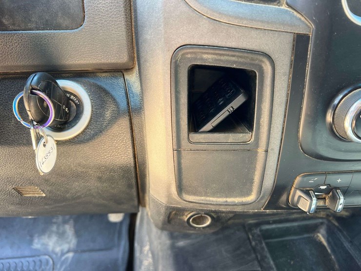 2015-dodge-3500-image-16