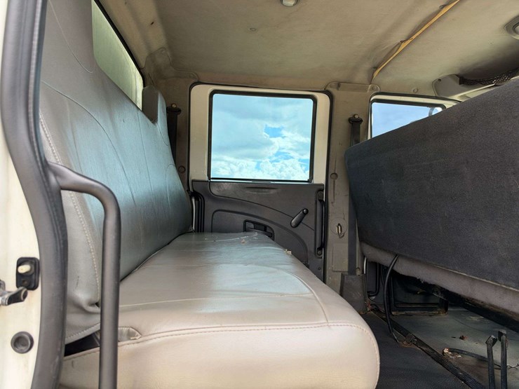 2009-international-durastar-4300-image-17