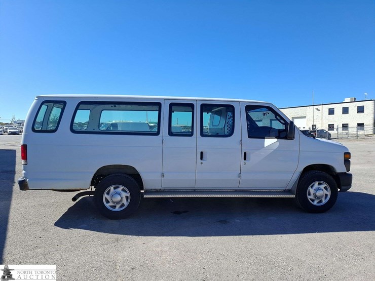 2011-ford-cargo-image-4