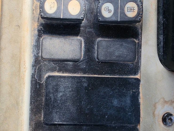 2007-caterpillar-953d-image-48