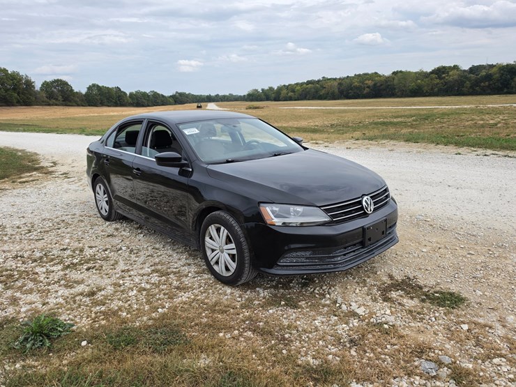 #25322-•-2017-volkswagen-jetta-passenger-car-image-19