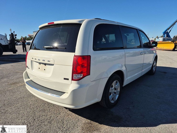 2011-dodge-grand-caravan-se-image-5