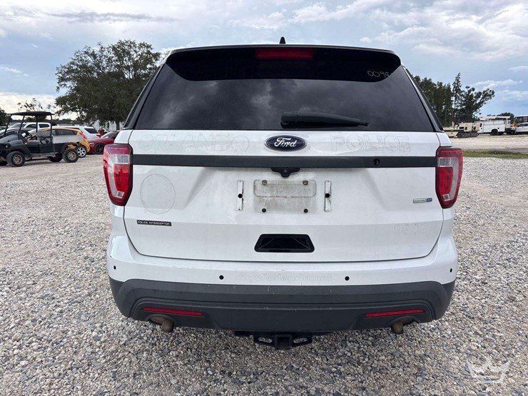2017-ford-explorer-image-24