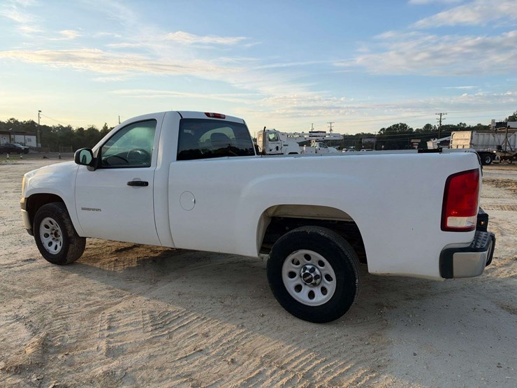 2010-gmc-sierra-1500-image-2