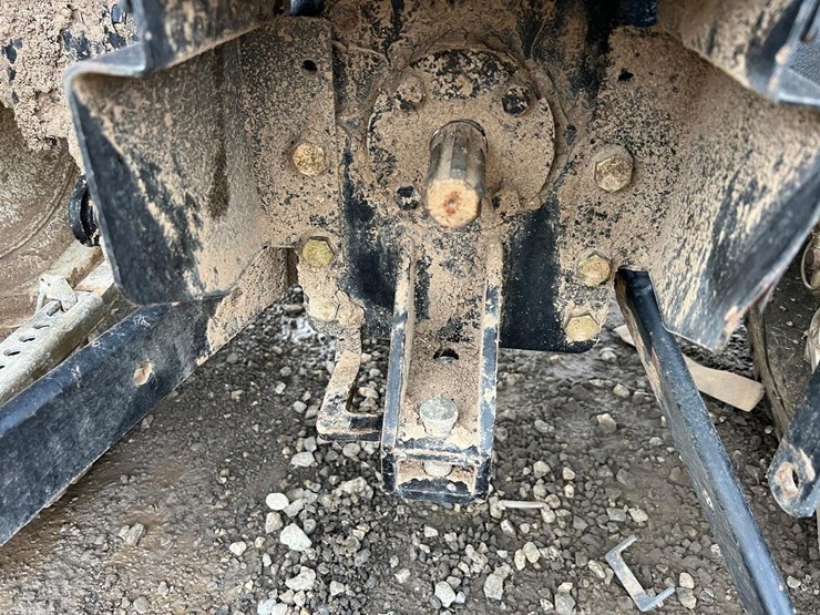 2015-new-holland-workmaster-33-image-5