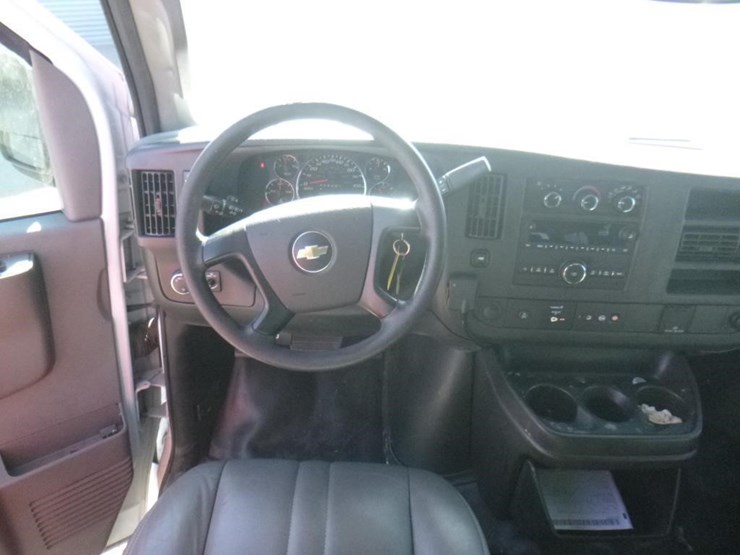 2016-chevrolet-express-2500-image-12
