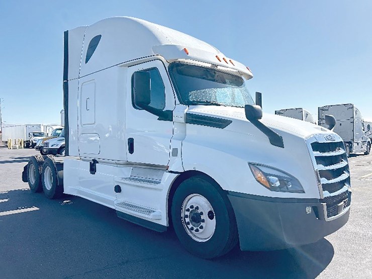 2020-freightliner-cascadia-126-image-1