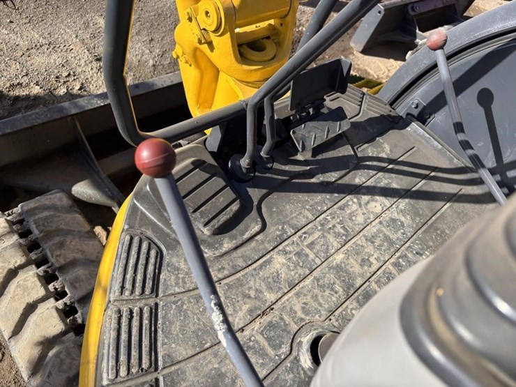komatsu-pc30mr-1-image-25