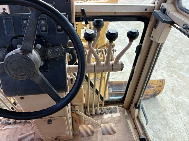 2001-caterpillar-12h-image-13