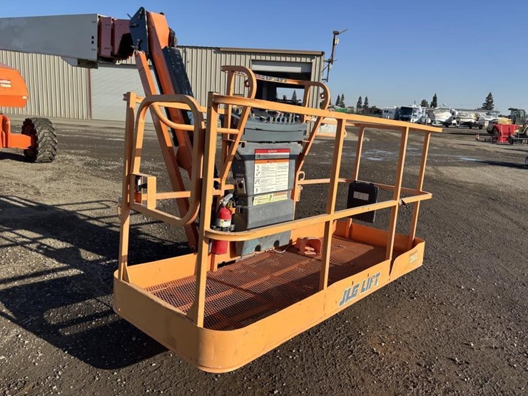 2013-jlg-860sj-image-12