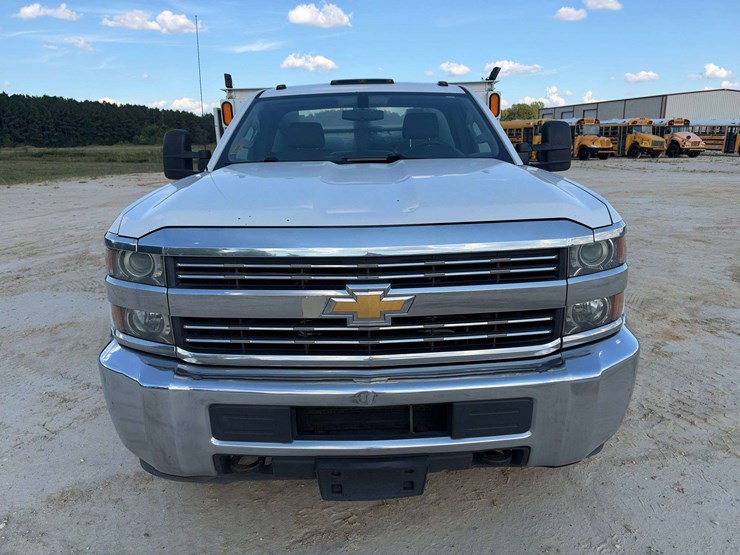 2017-chevrolet-silverado-3500-image-5