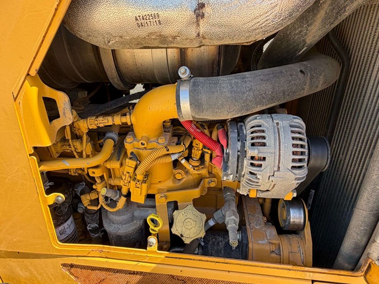 2018-deere-650k-image-39