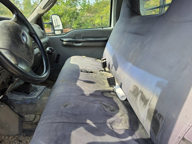 2005-ford-f550-image-48
