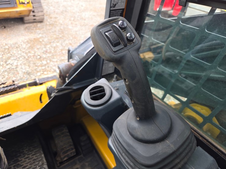 deere-317g-image-35