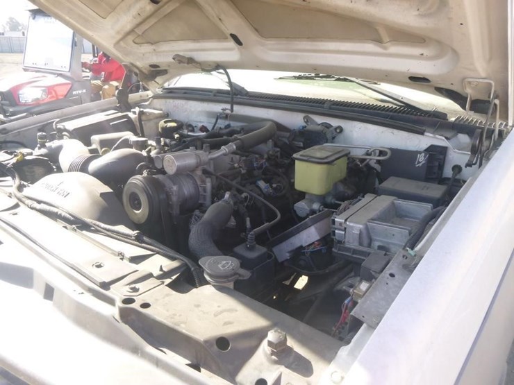 2002-chevrolet-3500hd-image-28