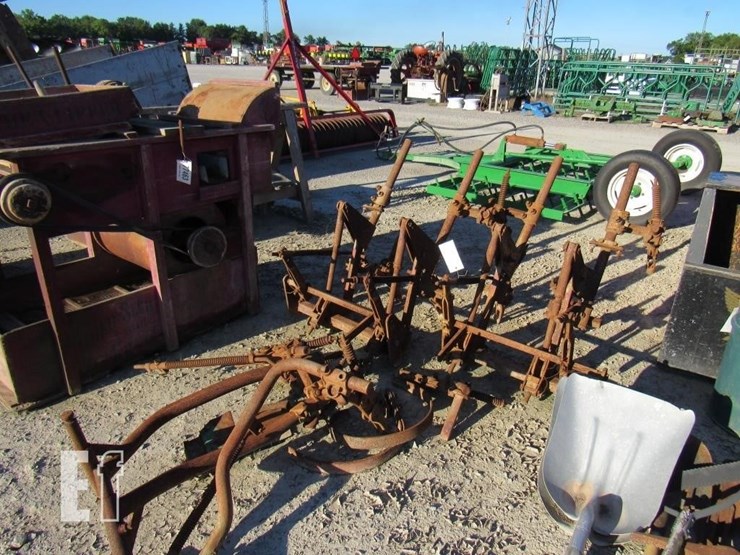 massey-harris-cultivator-image-2