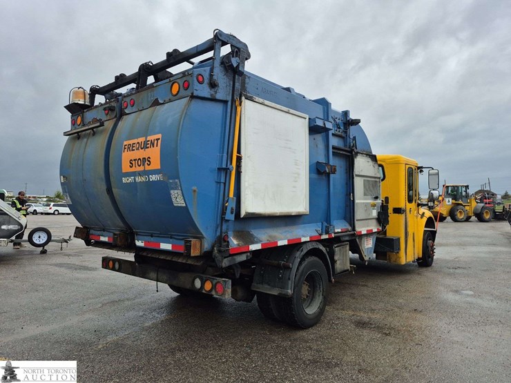 2018-freightliner-m2-106-image-5