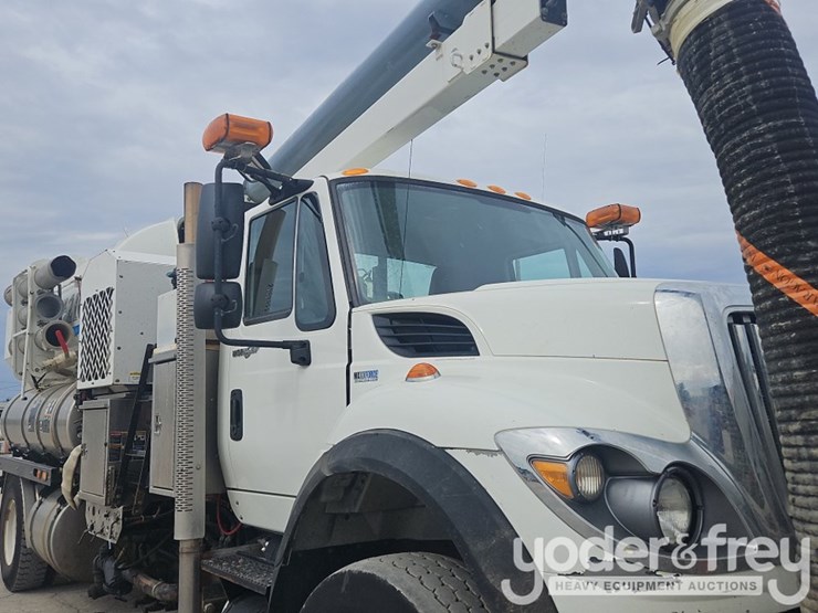 2012-vactor-2100-image-65