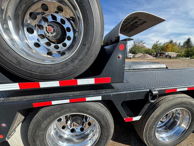 2022-globe-lowboy-image-32