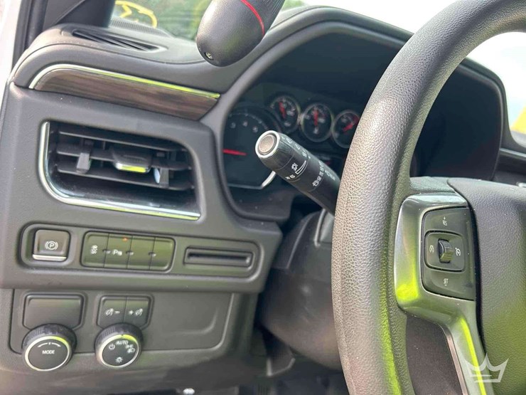 2023-chevrolet-tahoe-image-15