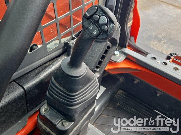2024-kubota-ssv65-image-47