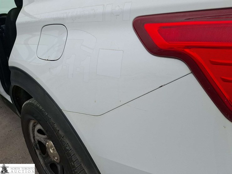 2021-ford-explorer-image-28