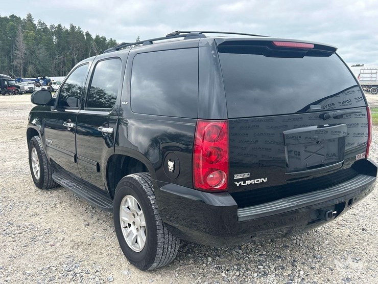 2011-gmc-yukon-image-4