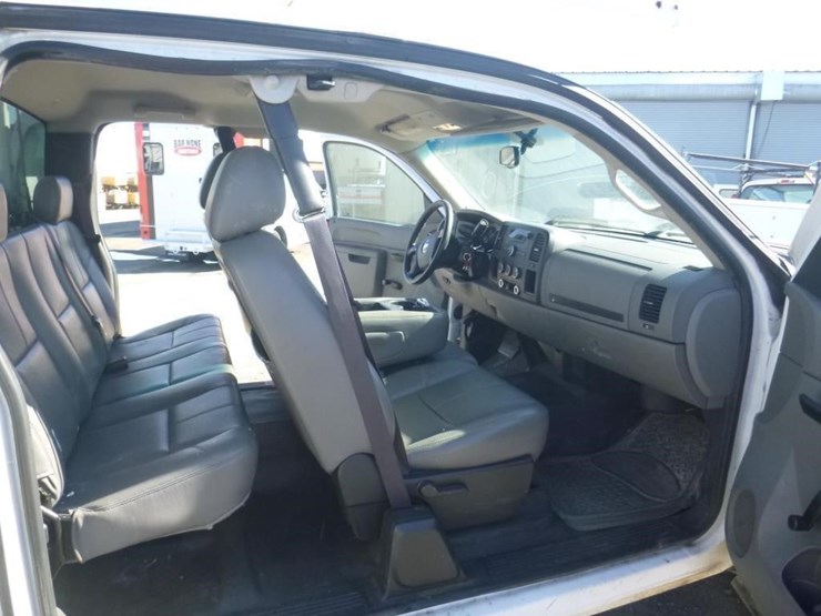 2011-chevrolet-2500hd-image-6