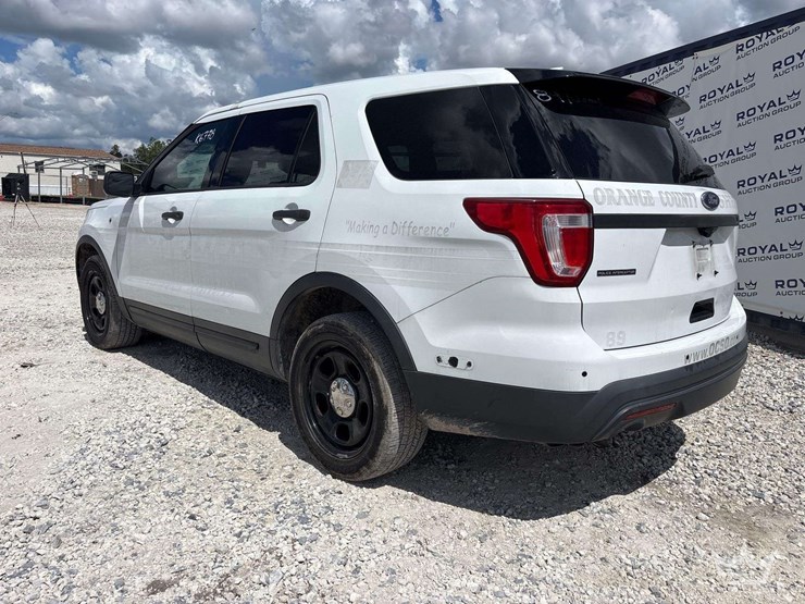2016-ford-explorer-image-2