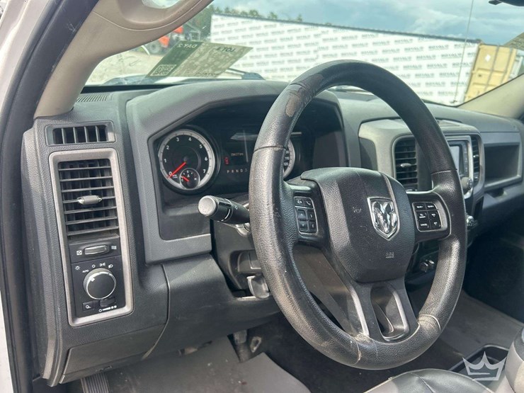 2015-dodge-1500-image-11