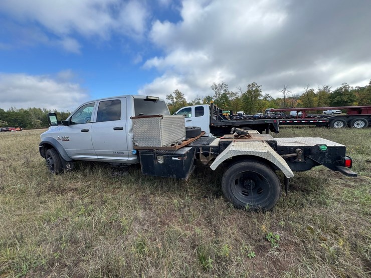 #1941-•-2017-ram-5500-cab-&-chassis-image-2